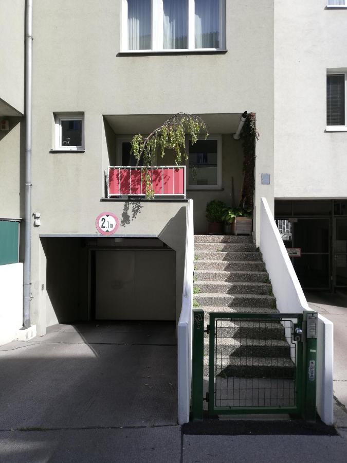 فيينا Room In Maisonette With Garden, Parking Place المظهر الخارجي الصورة